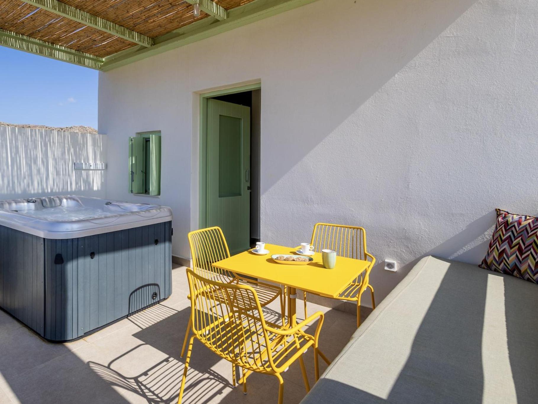 Plioni Villas & Suites Mikri Vigla Quarto foto